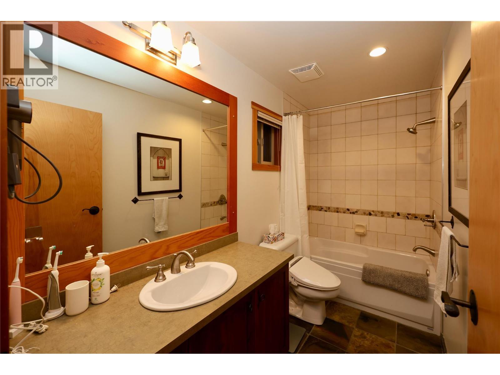 1336 Palliser Trail Unit# 9, Golden, BC - Indoor Photo Showing Bathroom