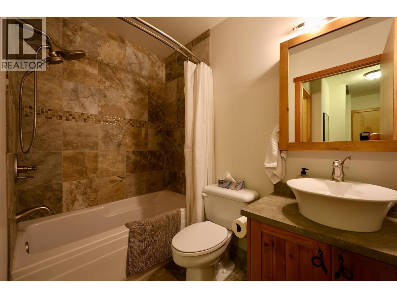 1336 Palliser Trail Unit# 9, Golden, BC - Indoor Photo Showing Bathroom