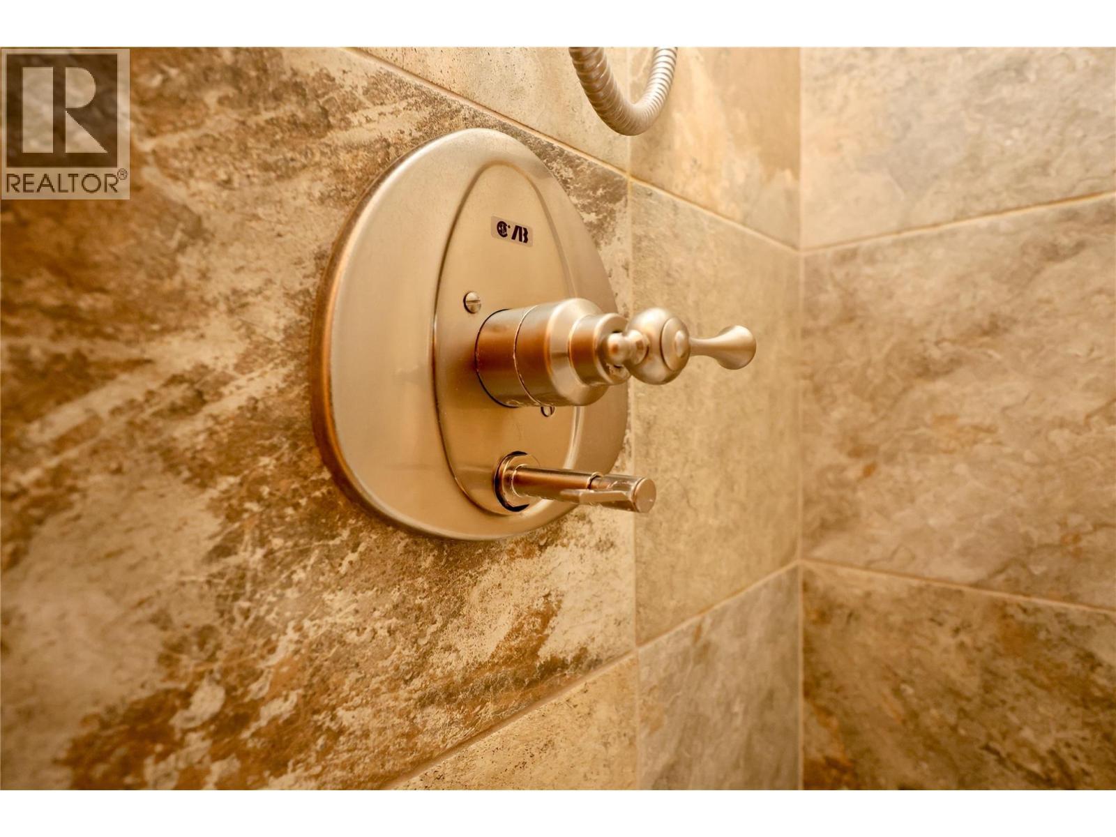 1336 Palliser Trail Unit# 9, Golden, BC - Indoor Photo Showing Bathroom