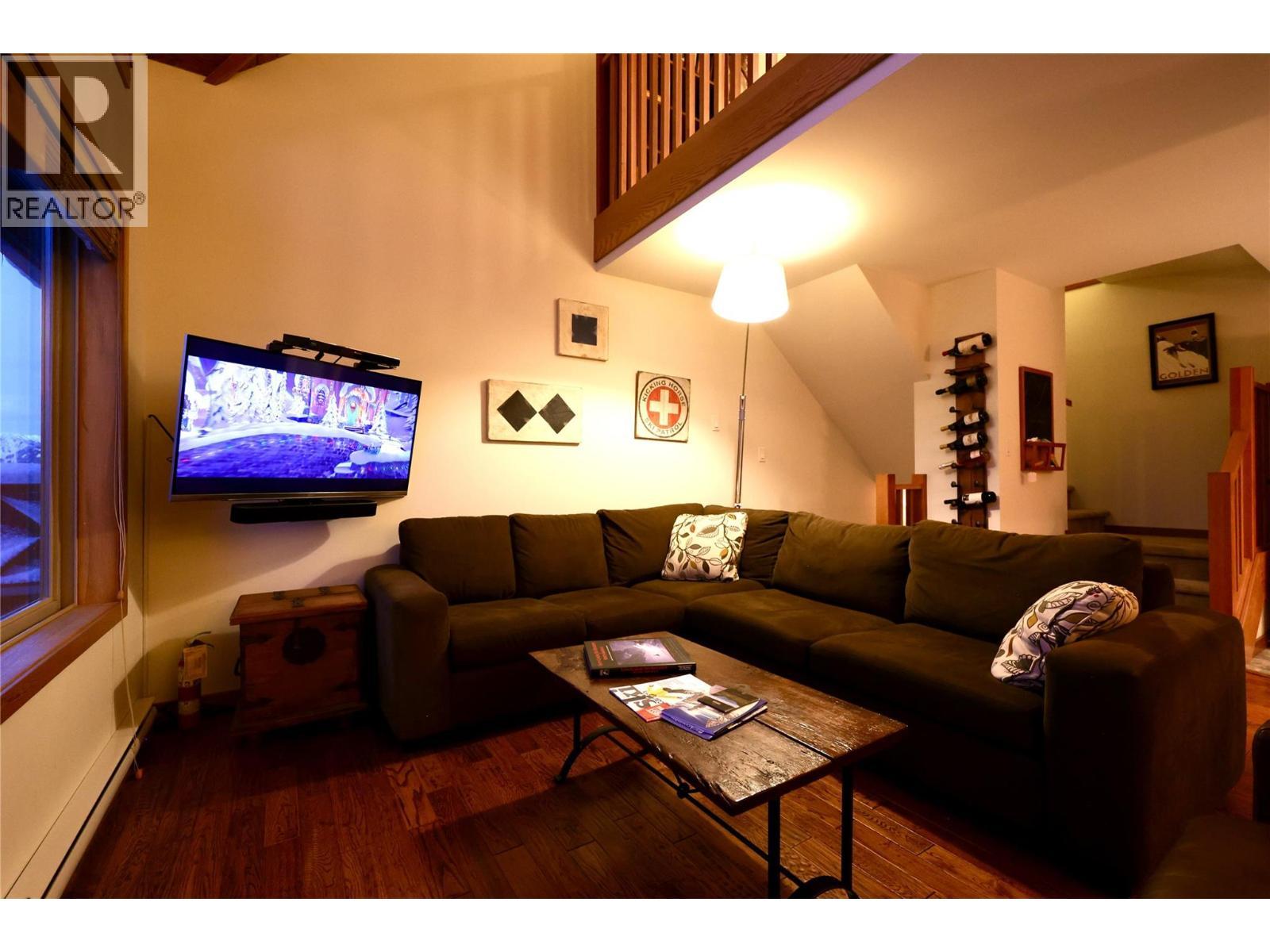 1336 Palliser Trail Unit# 9, Golden, BC - Indoor Photo Showing Living Room