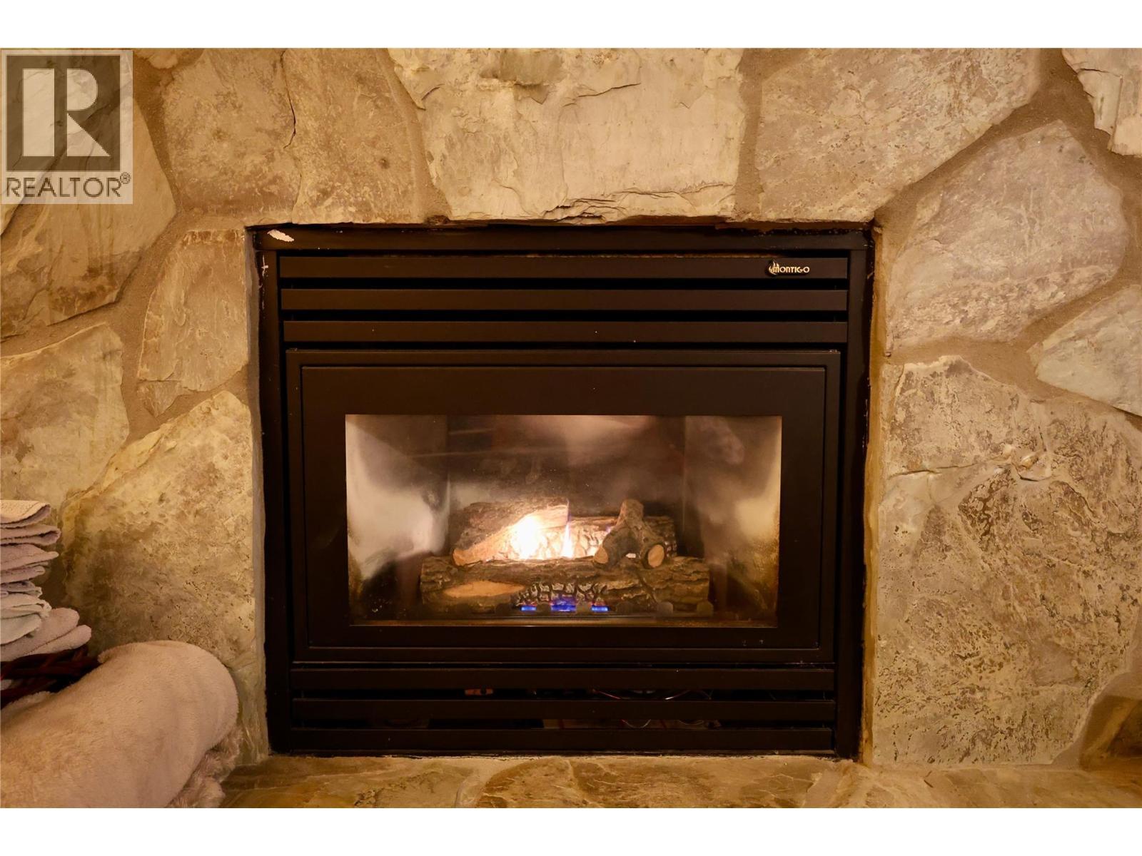 1336 Palliser Trail Unit# 9, Golden, BC - Indoor Photo Showing Living Room With Fireplace
