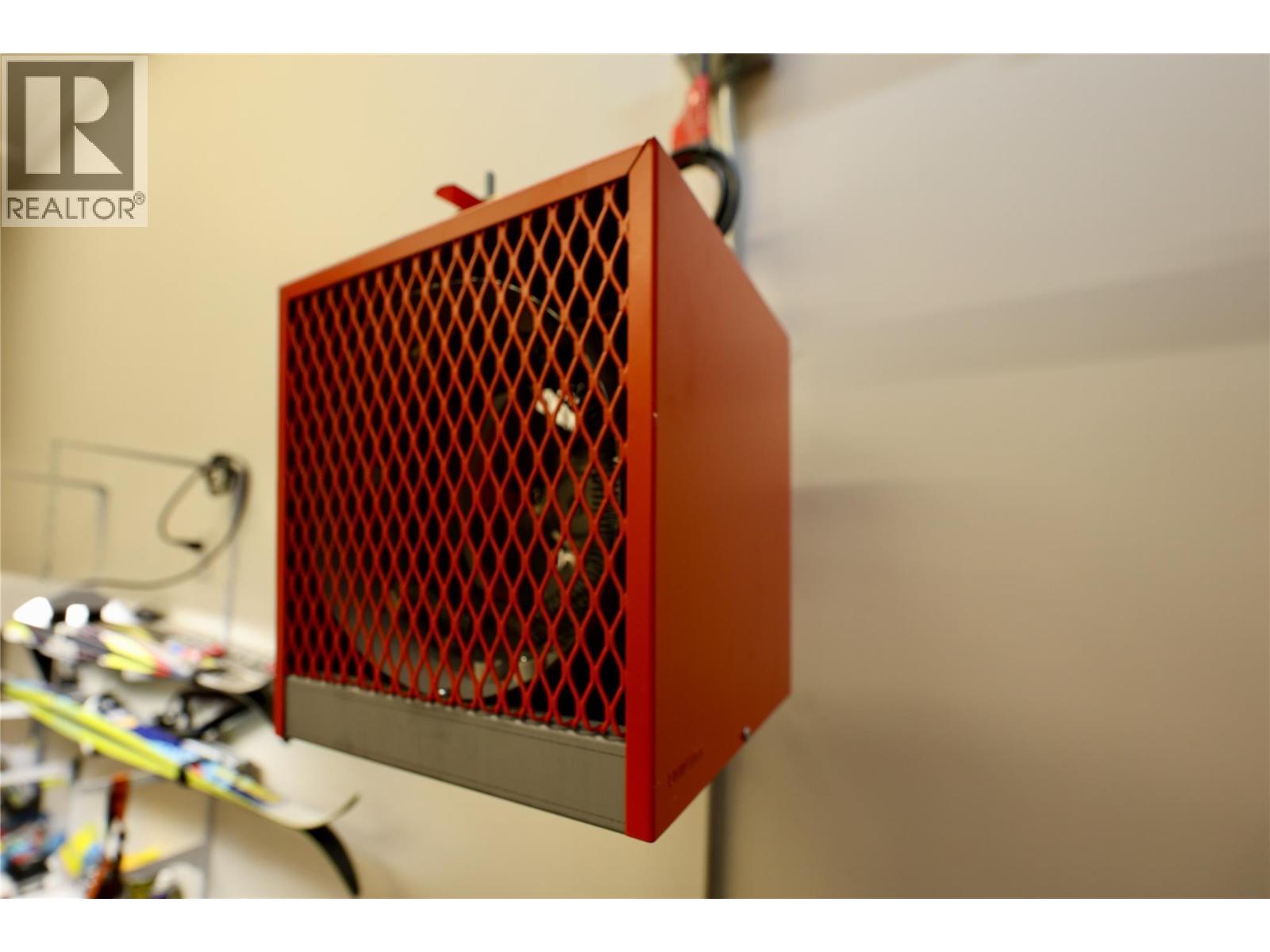 1336 Palliser Trail Unit# 9, Golden, BC - Indoor Photo Showing Other Room