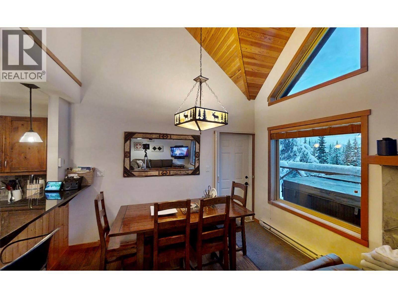 1336 Palliser Trail Unit# 9, Golden, BC - Indoor Photo Showing Dining Room