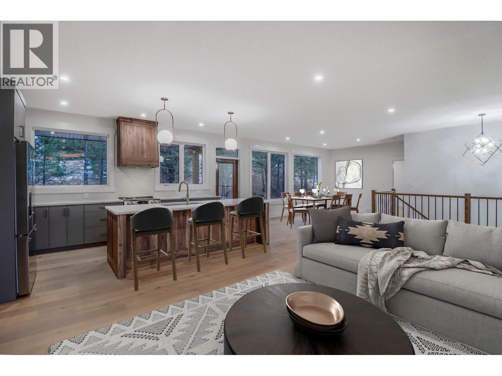 136 Shadow Mountain Boulevard, Cranbrook, BC - Indoor Photo Showing Living Room