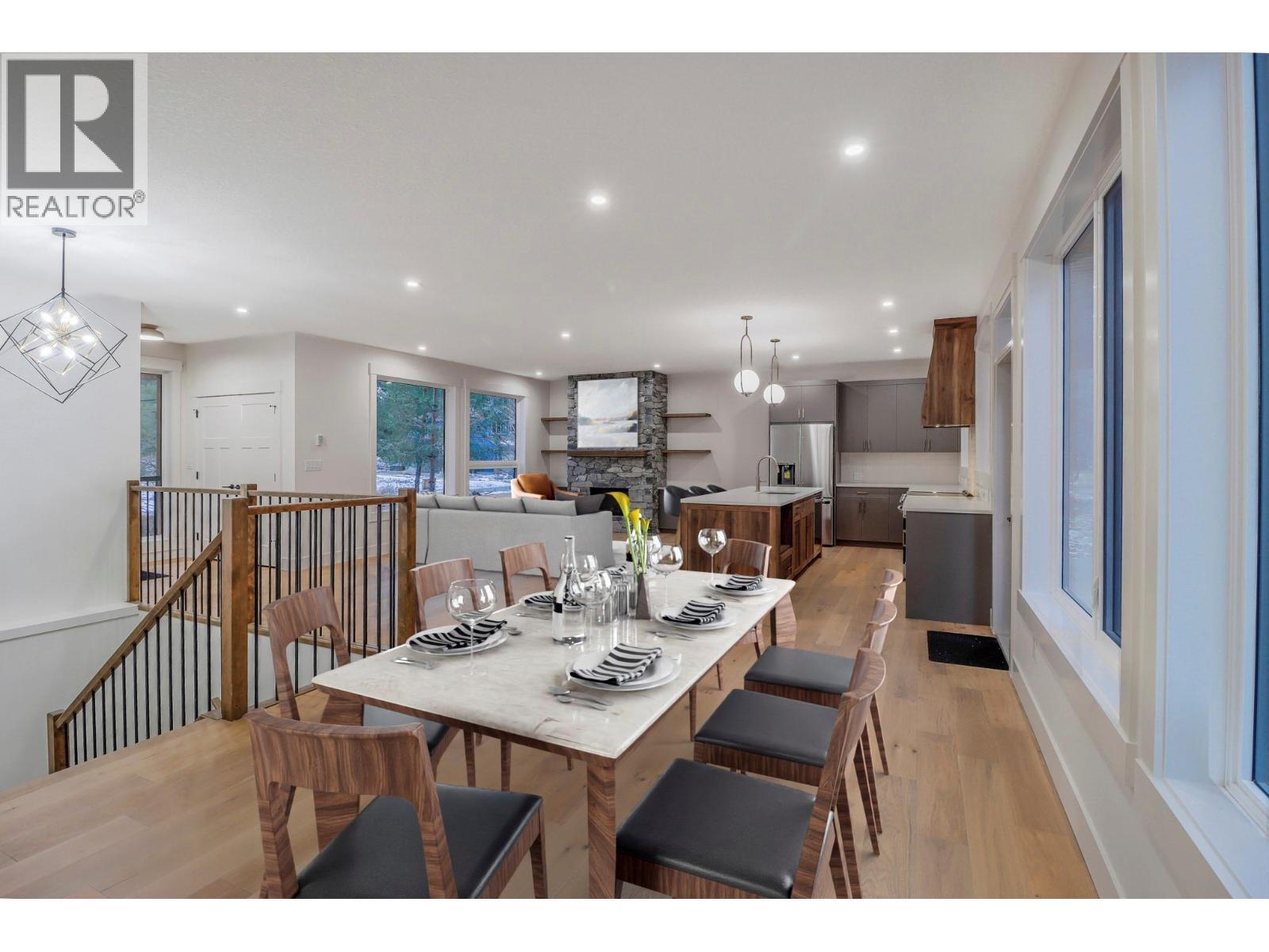 136 Shadow Mountain Boulevard, Cranbrook, BC - Indoor Photo Showing Dining Room