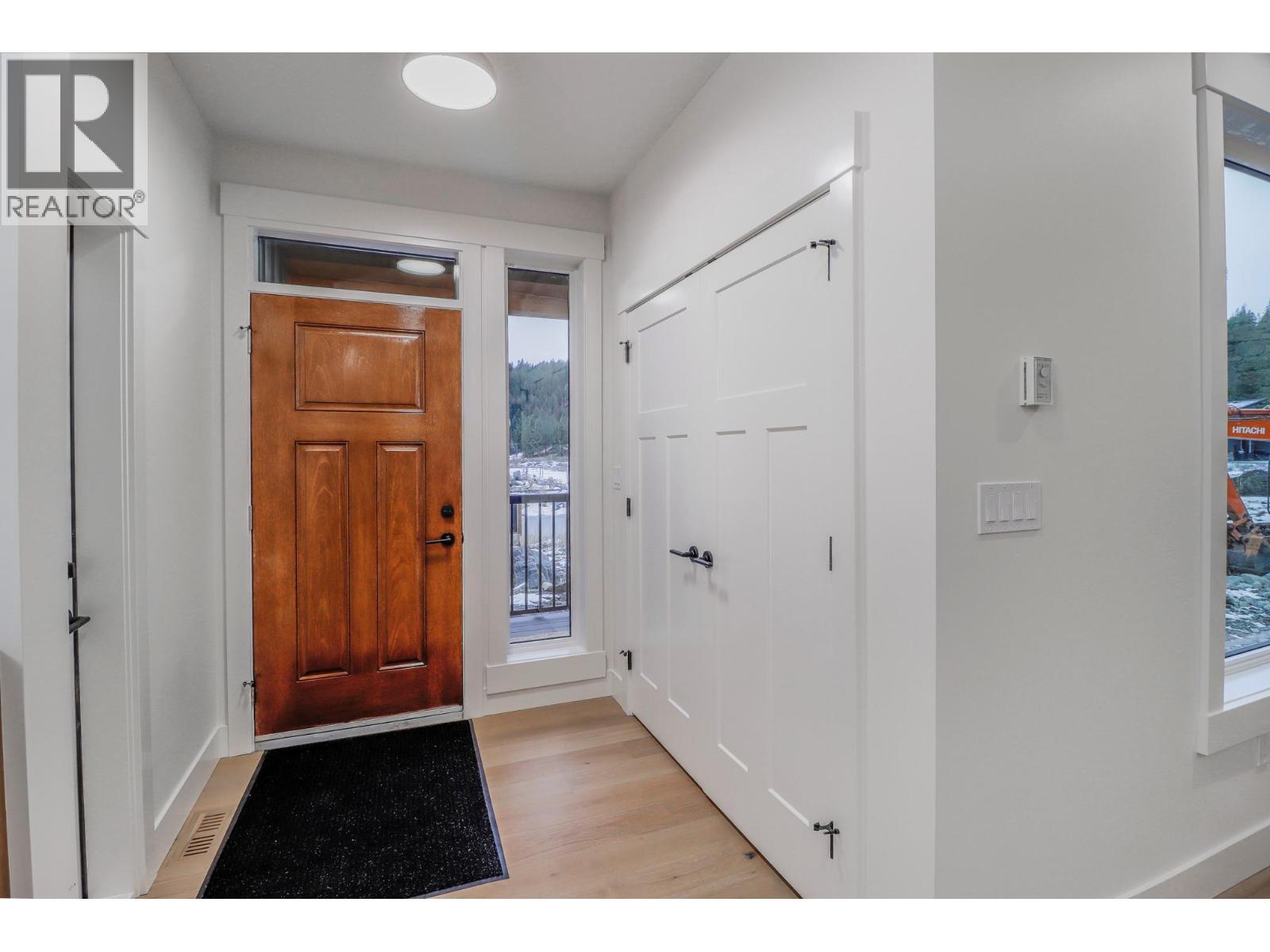 front foyer with garage access - 136 Shadow Mountain Boulevard, Cranbrook, BC - Indoor Photo Showing Other Room