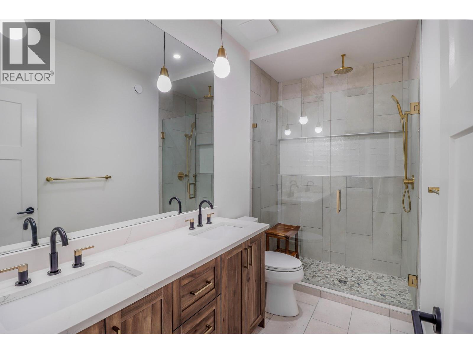 136 Shadow Mountain Boulevard, Cranbrook, BC - Indoor Photo Showing Bathroom