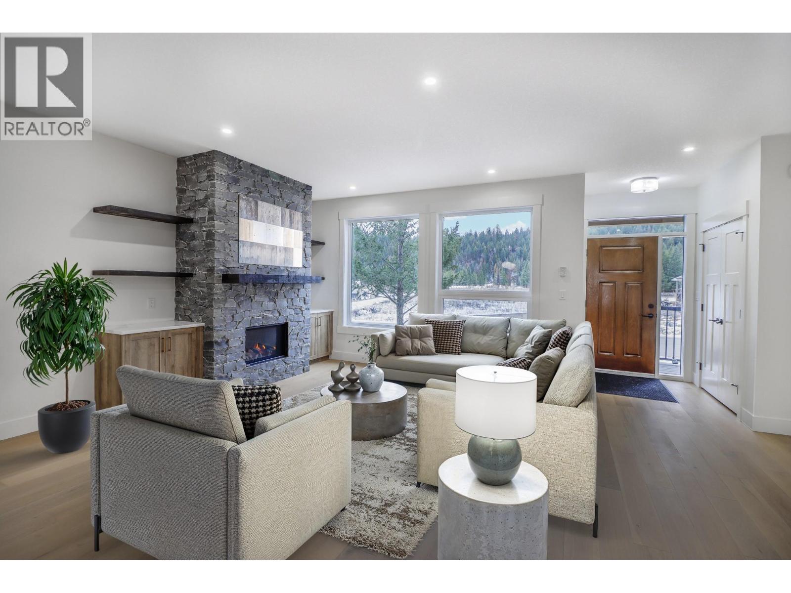 128 Shadow Mountain Boulevard, Cranbrook, BC - Indoor Photo Showing Kitchen With Upgraded Kitchen