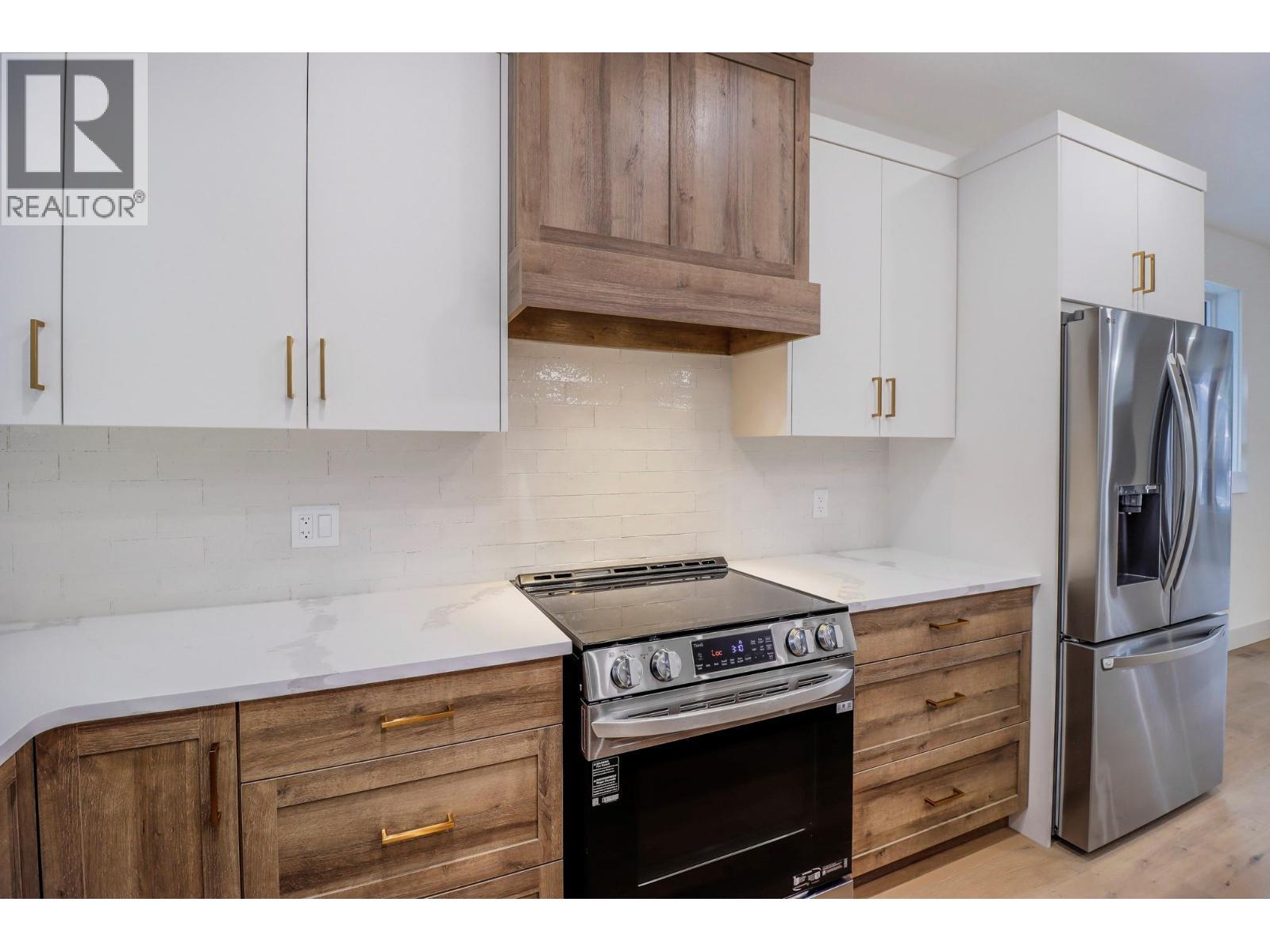 128 Shadow Mountain Boulevard, Cranbrook, BC - Indoor Photo Showing Bedroom