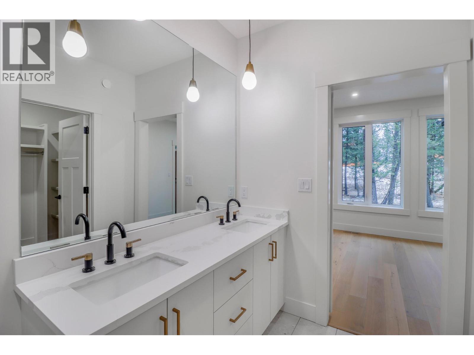 Main floor flex room - 128 Shadow Mountain Boulevard, Cranbrook, BC - Indoor Photo Showing Office