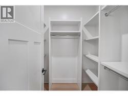 Ensuite walk-in closet -