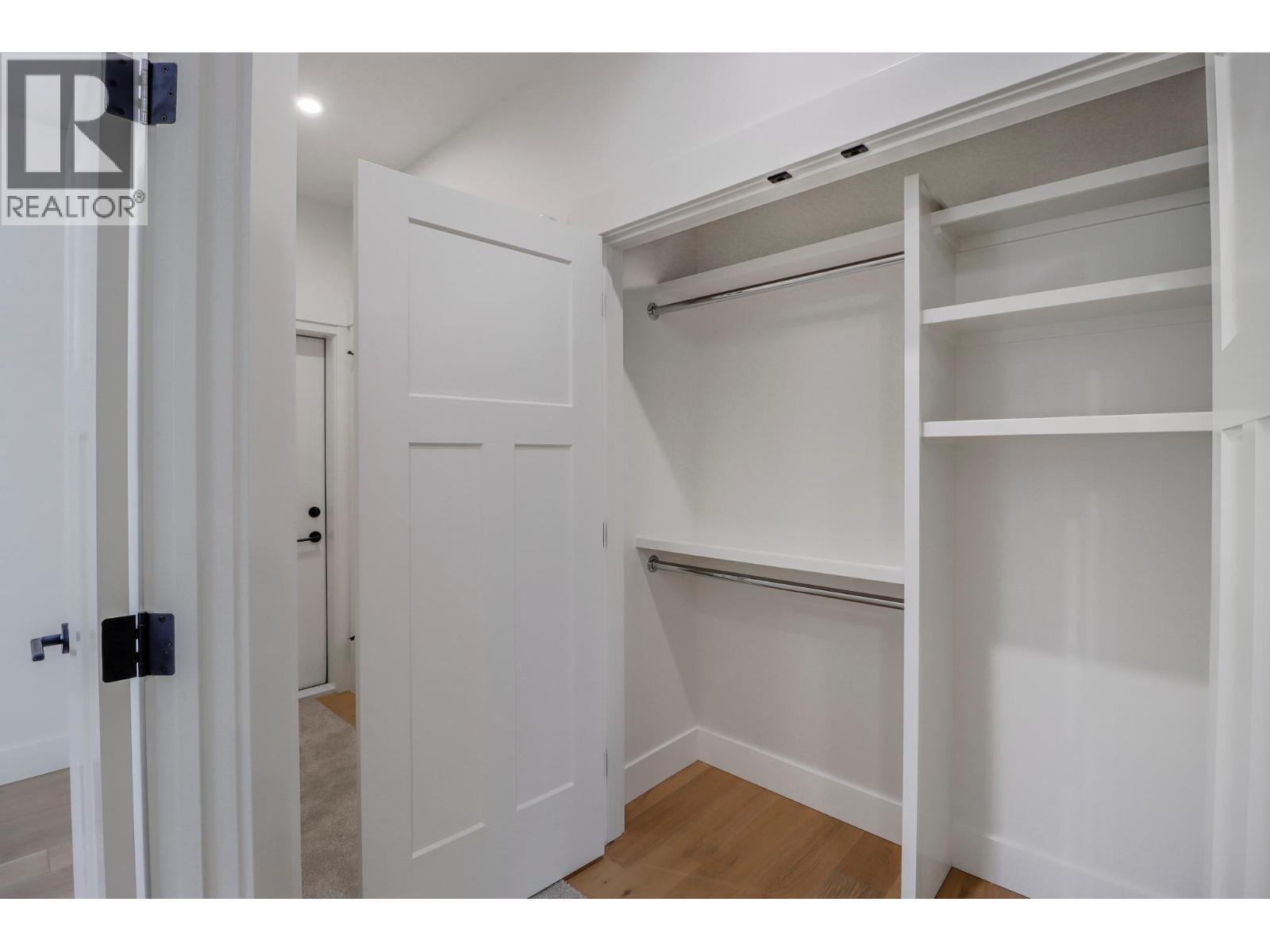 128 Shadow Mountain Boulevard, Cranbrook, BC - Indoor Photo Showing Bedroom