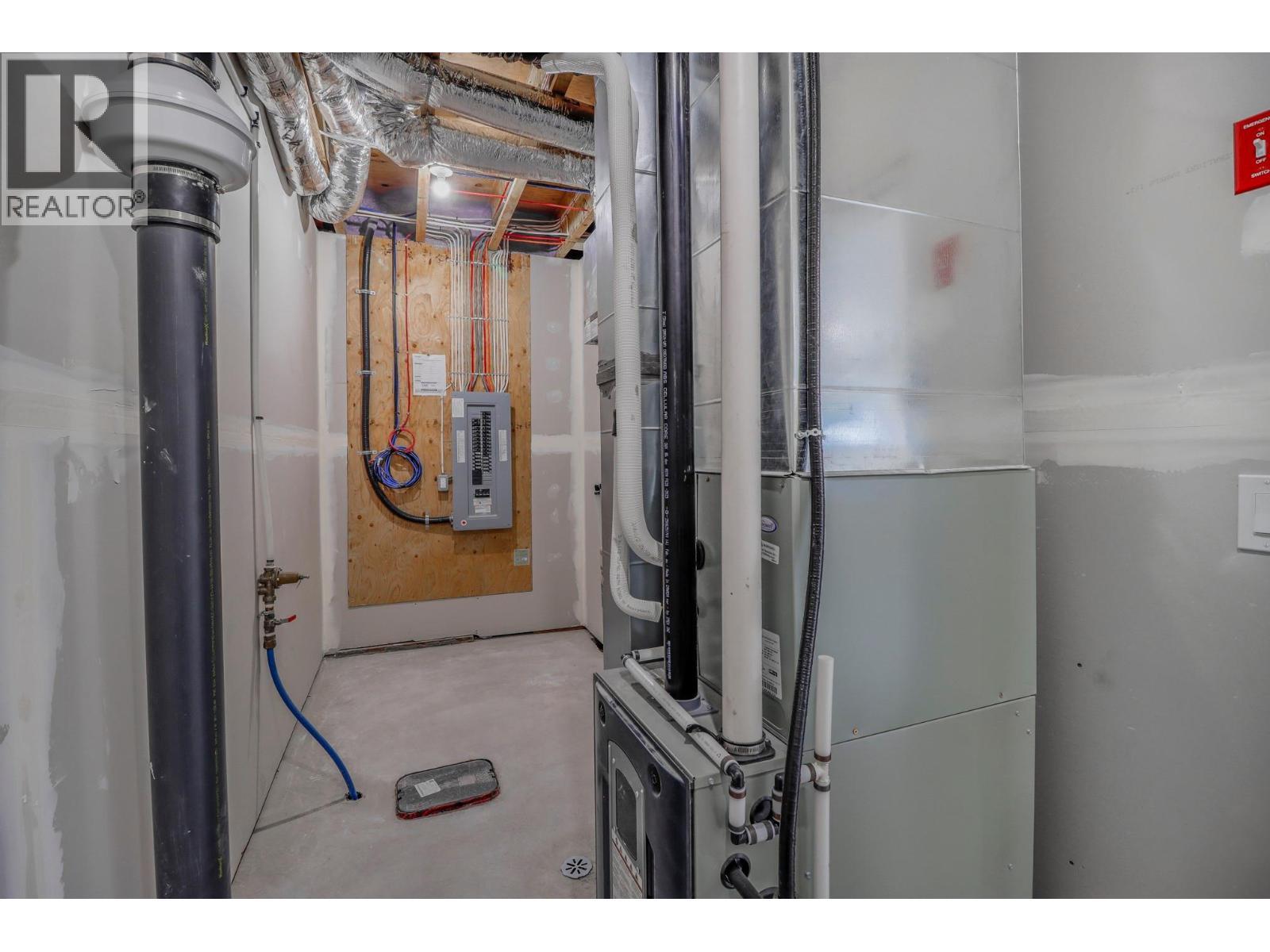 128 Shadow Mountain Boulevard, Cranbrook, BC - Outdoor With Facade