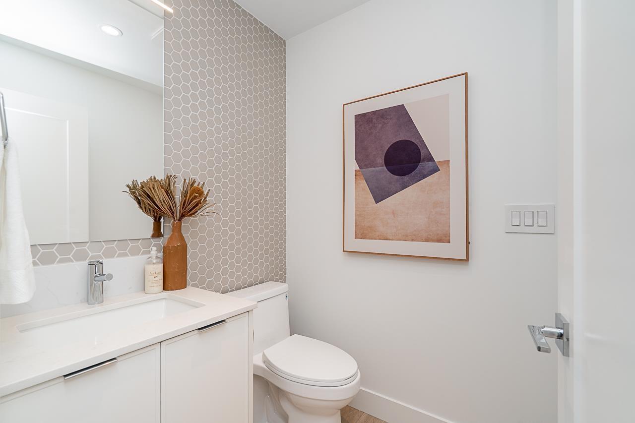 107 5330 198 Street, Langley, BC - Indoor Photo Showing Bathroom