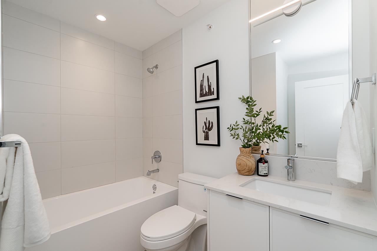 107 5330 198 Street, Langley, BC - Indoor Photo Showing Bathroom