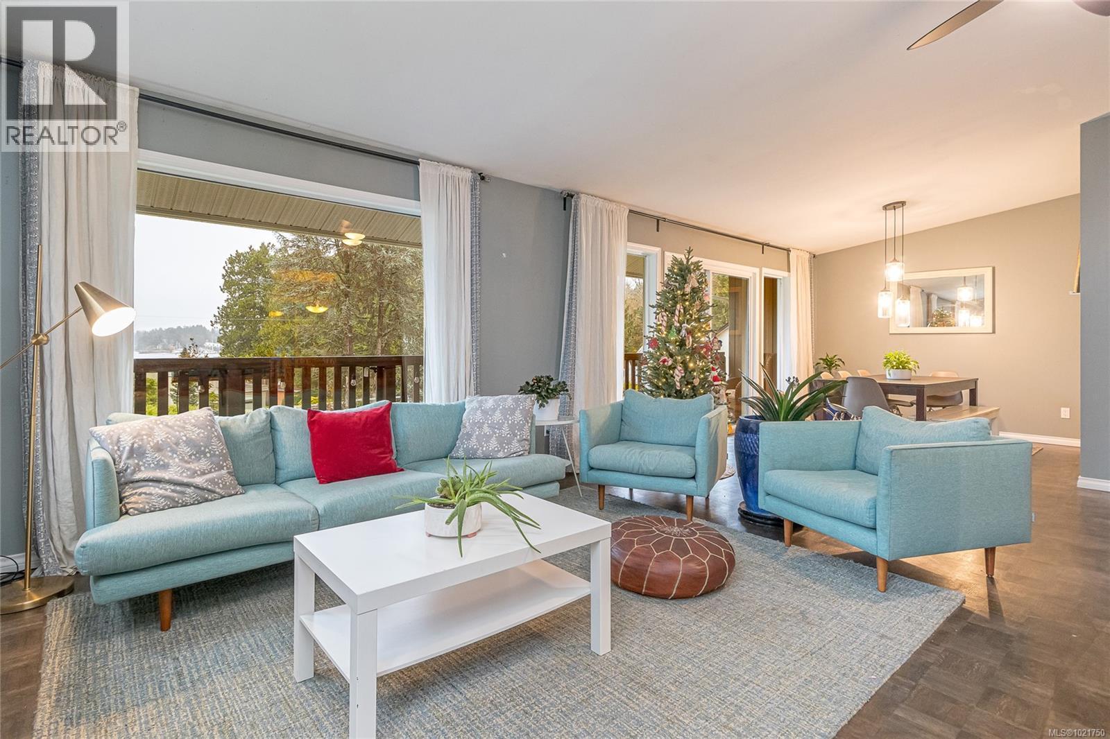 1850 Delanice Way, Nanoose Bay, BC - Indoor Photo Showing Living Room