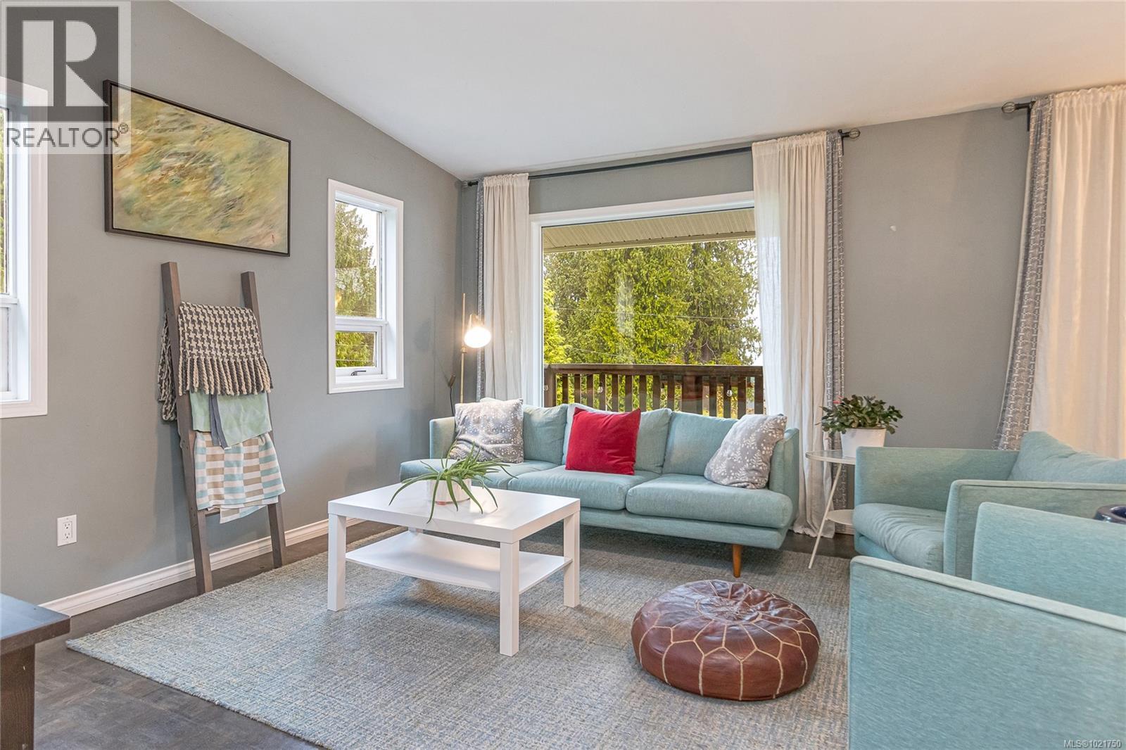 1850 Delanice Way, Nanoose Bay, BC - Indoor Photo Showing Living Room