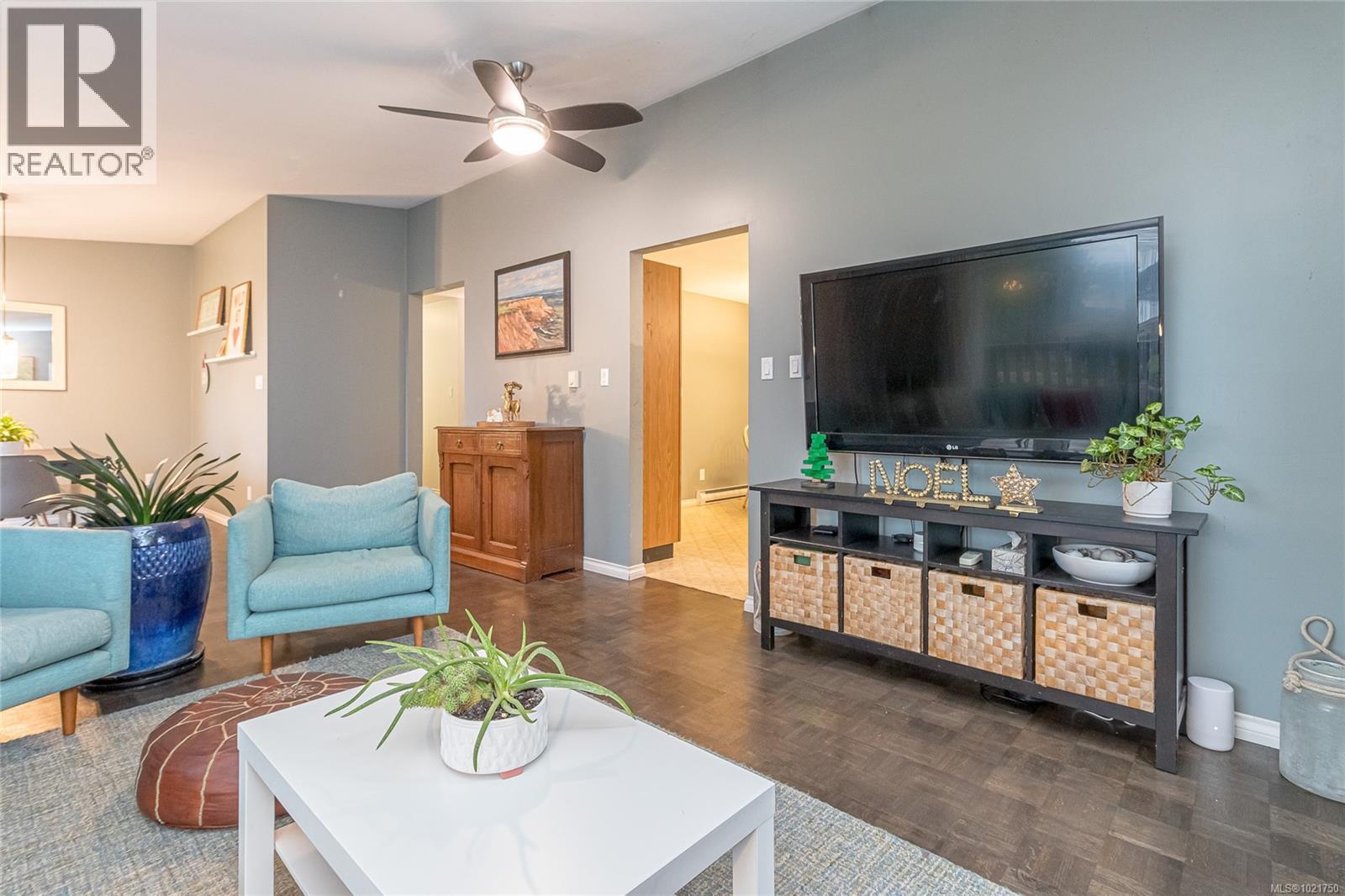 1850 Delanice Way, Nanoose Bay, BC - Indoor Photo Showing Living Room