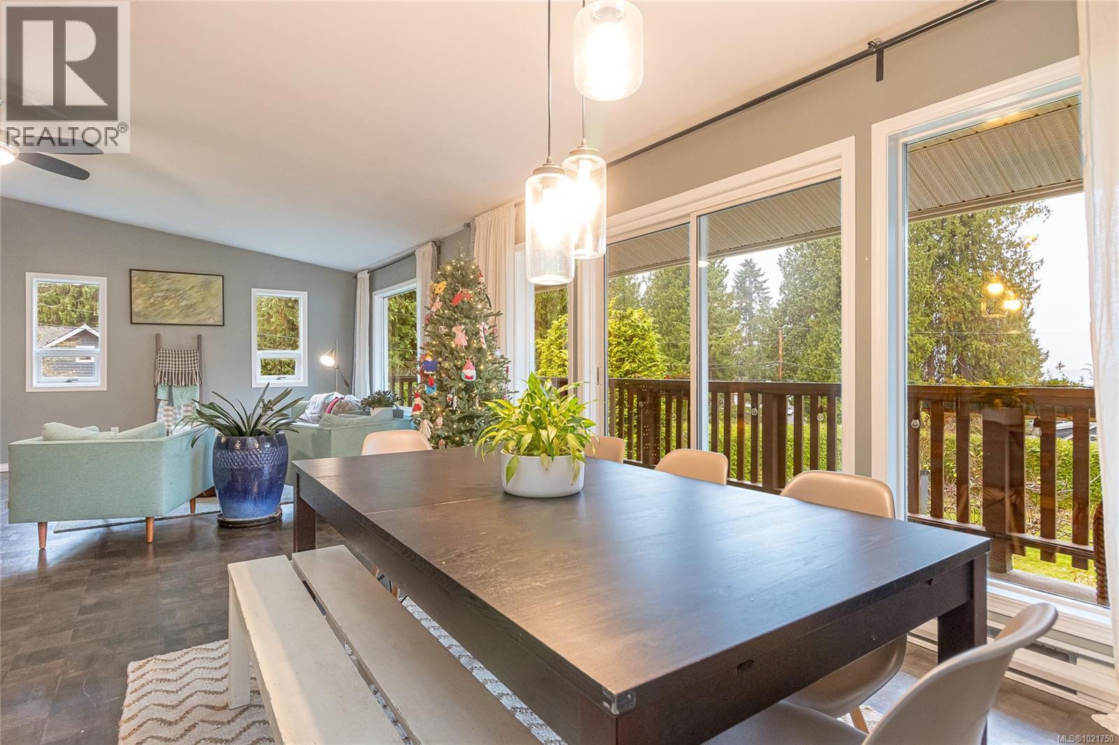 1850 Delanice Way, Nanoose Bay, BC - Indoor Photo Showing Dining Room
