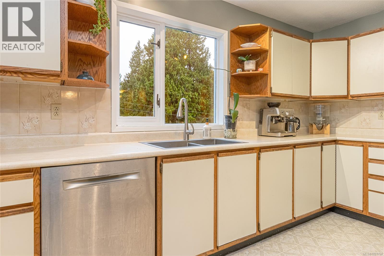 1850 Delanice Way, Nanoose Bay, BC - Indoor Photo Showing Kitchen With Double Sink