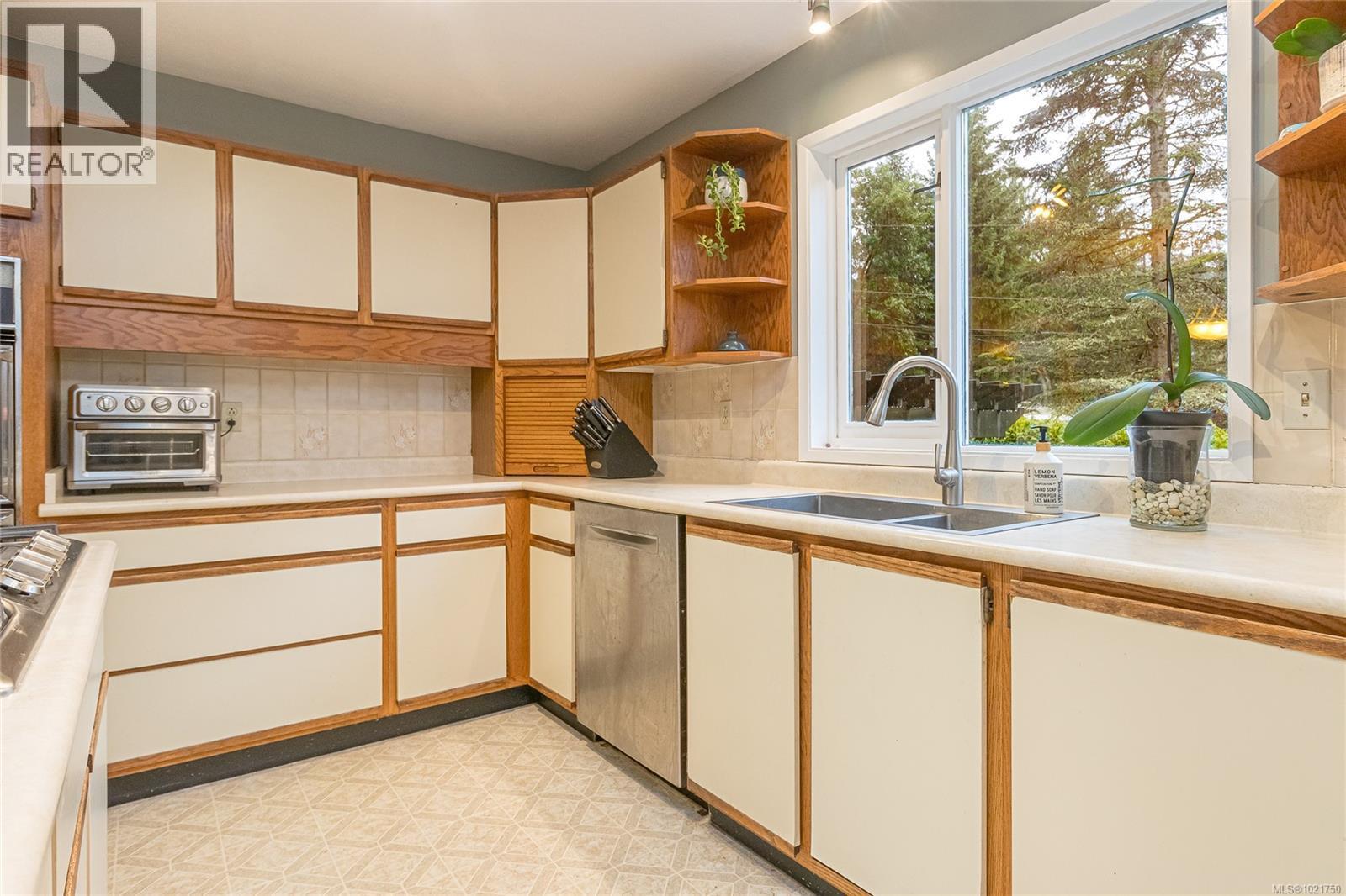 1850 Delanice Way, Nanoose Bay, BC - Indoor Photo Showing Kitchen With Double Sink