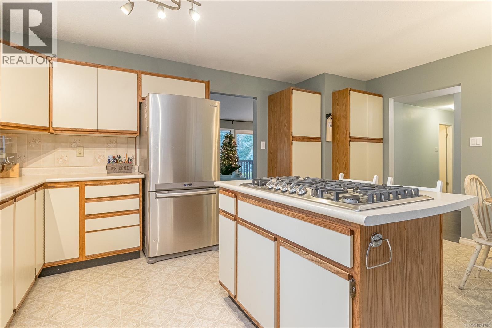 1850 Delanice Way, Nanoose Bay, BC - Indoor Photo Showing Kitchen
