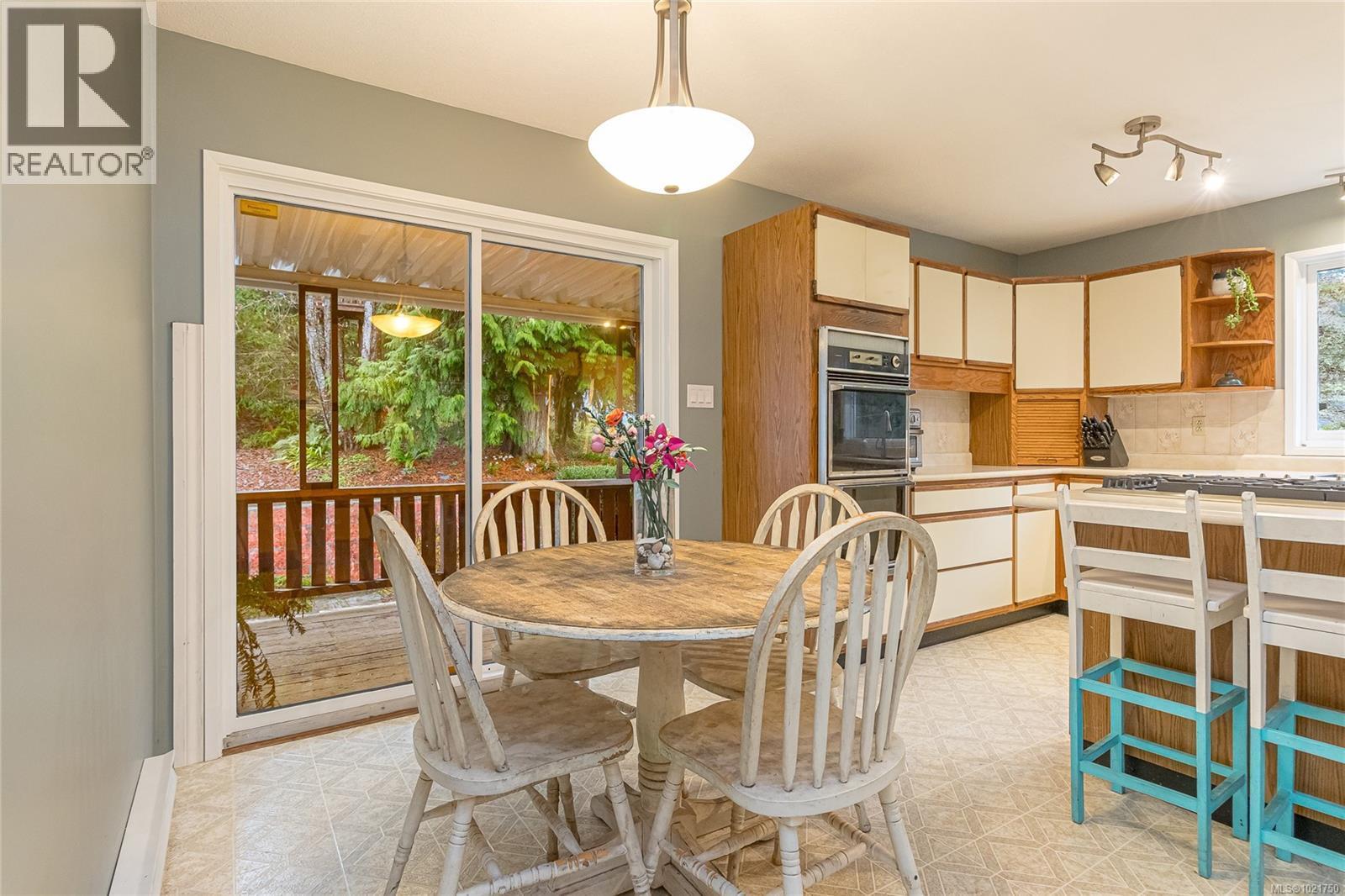 1850 Delanice Way, Nanoose Bay, BC - Indoor Photo Showing Dining Room