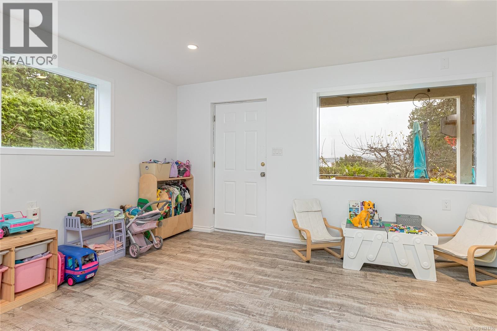 1850 Delanice Way, Nanoose Bay, BC - Indoor Photo Showing Other Room