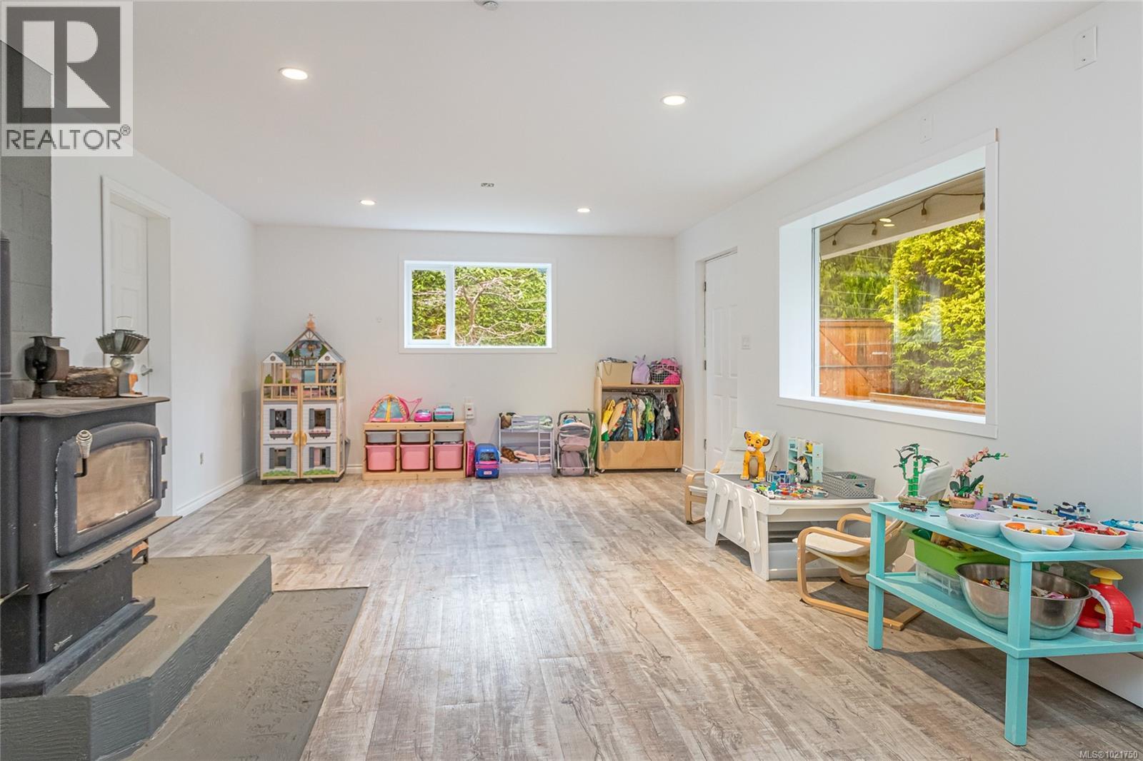 1850 Delanice Way, Nanoose Bay, BC - Indoor Photo Showing Other Room