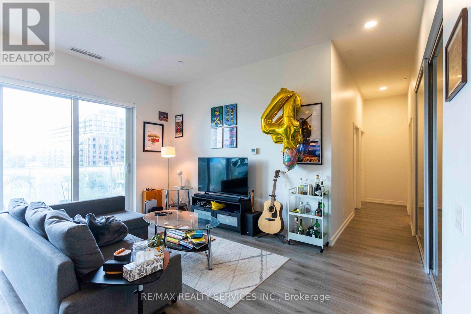 403 - 20 Tubman Avenue, Toronto, ON - Indoor Photo Showing Living Room