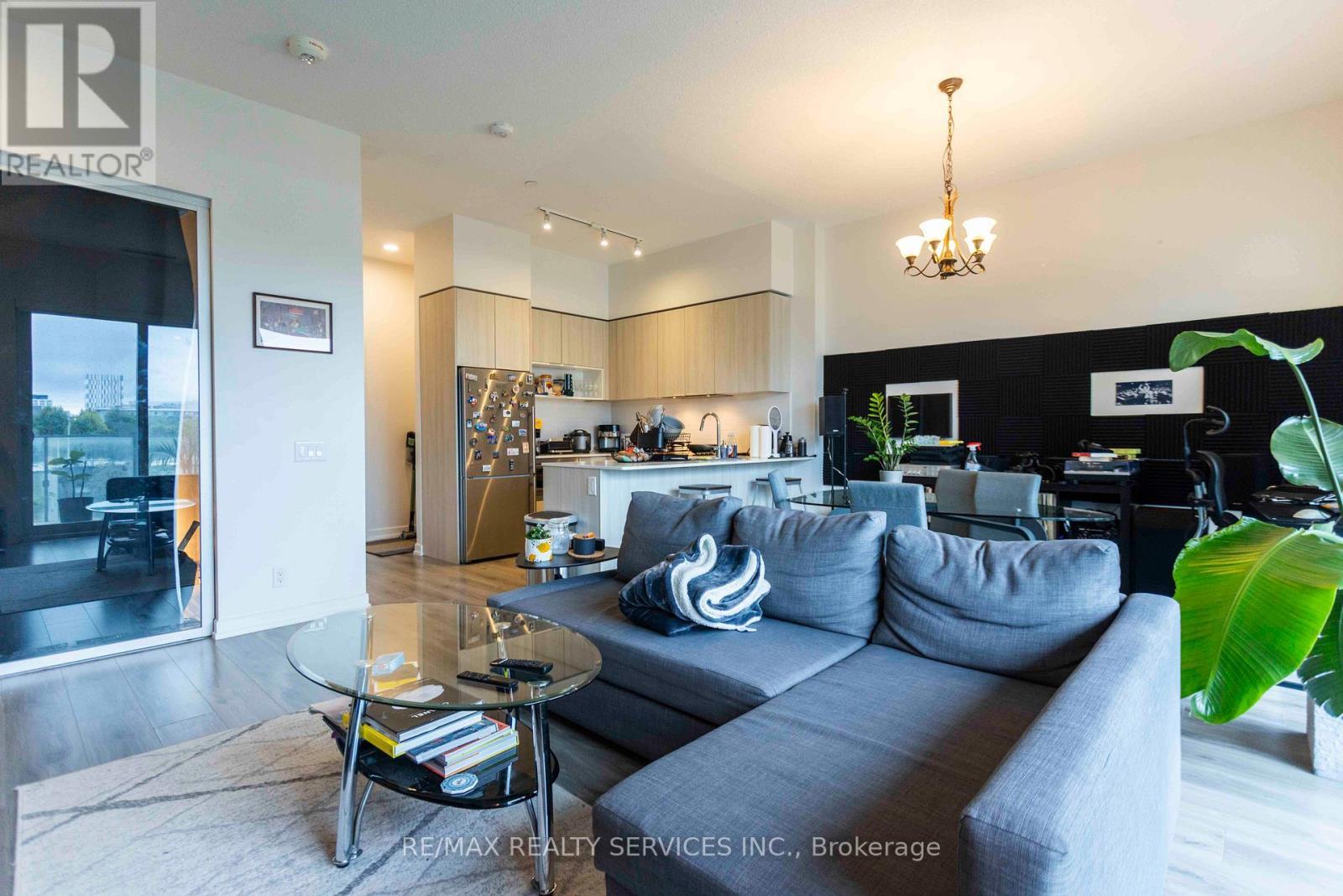 403 - 20 Tubman Avenue, Toronto, ON - Indoor Photo Showing Living Room
