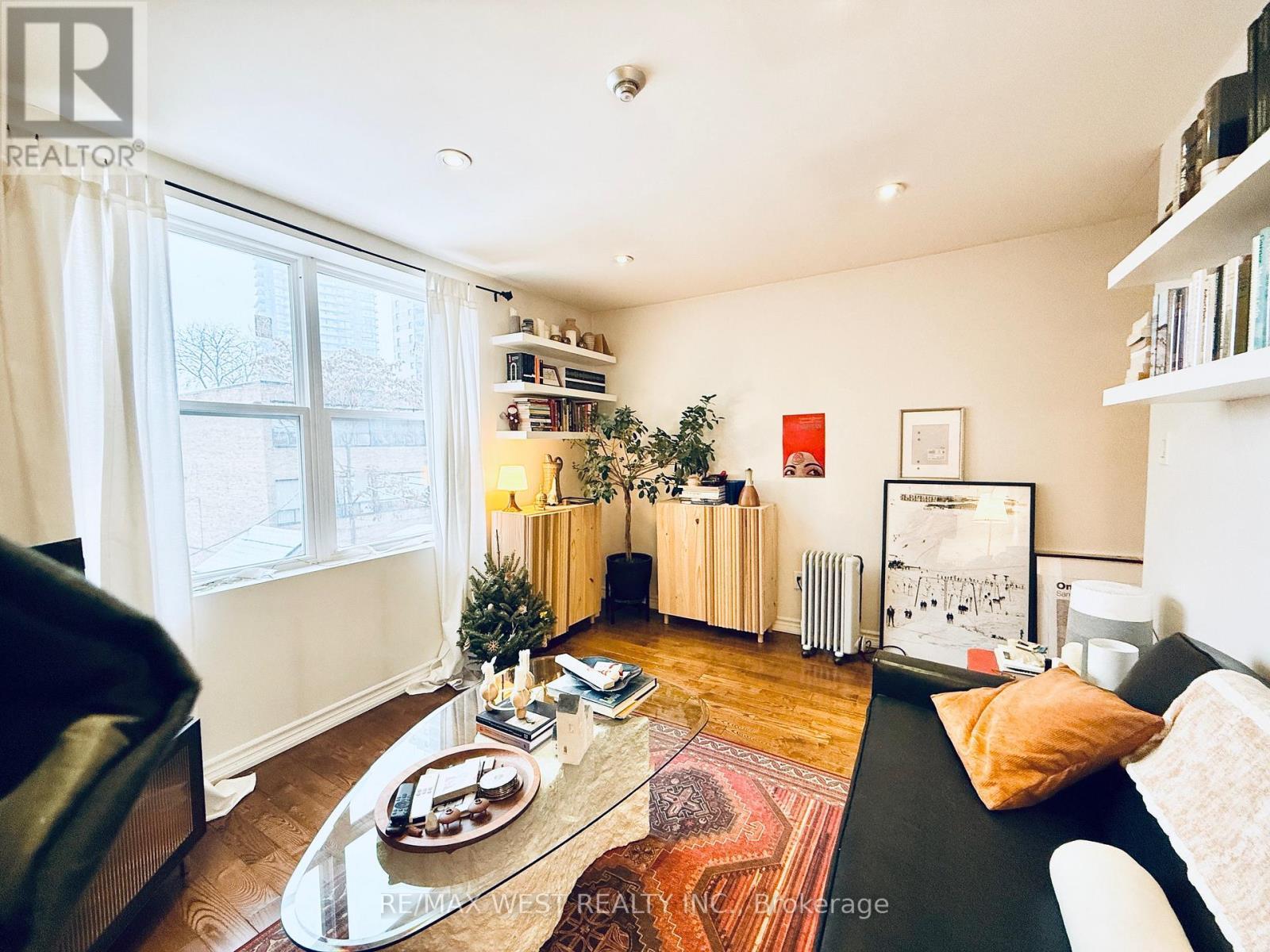 D - 132 Avenue Road, Toronto, ON