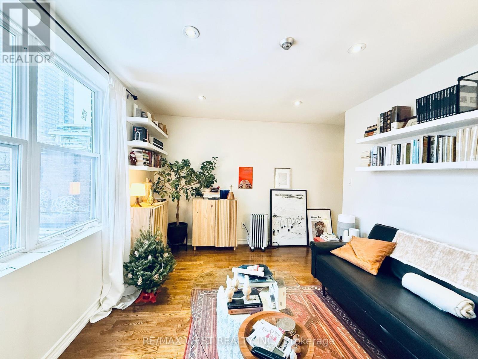 D - 132 Avenue Road, Toronto, ON