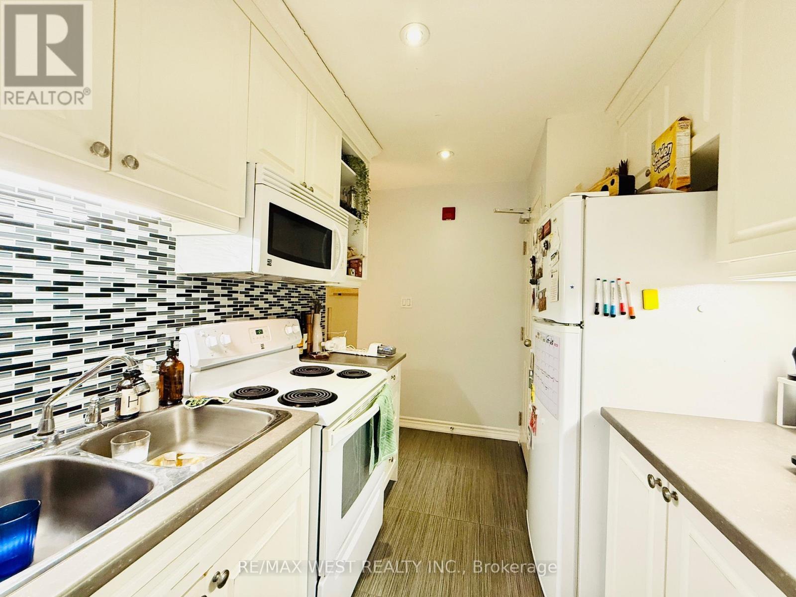 D - 132 Avenue Road, Toronto, ON