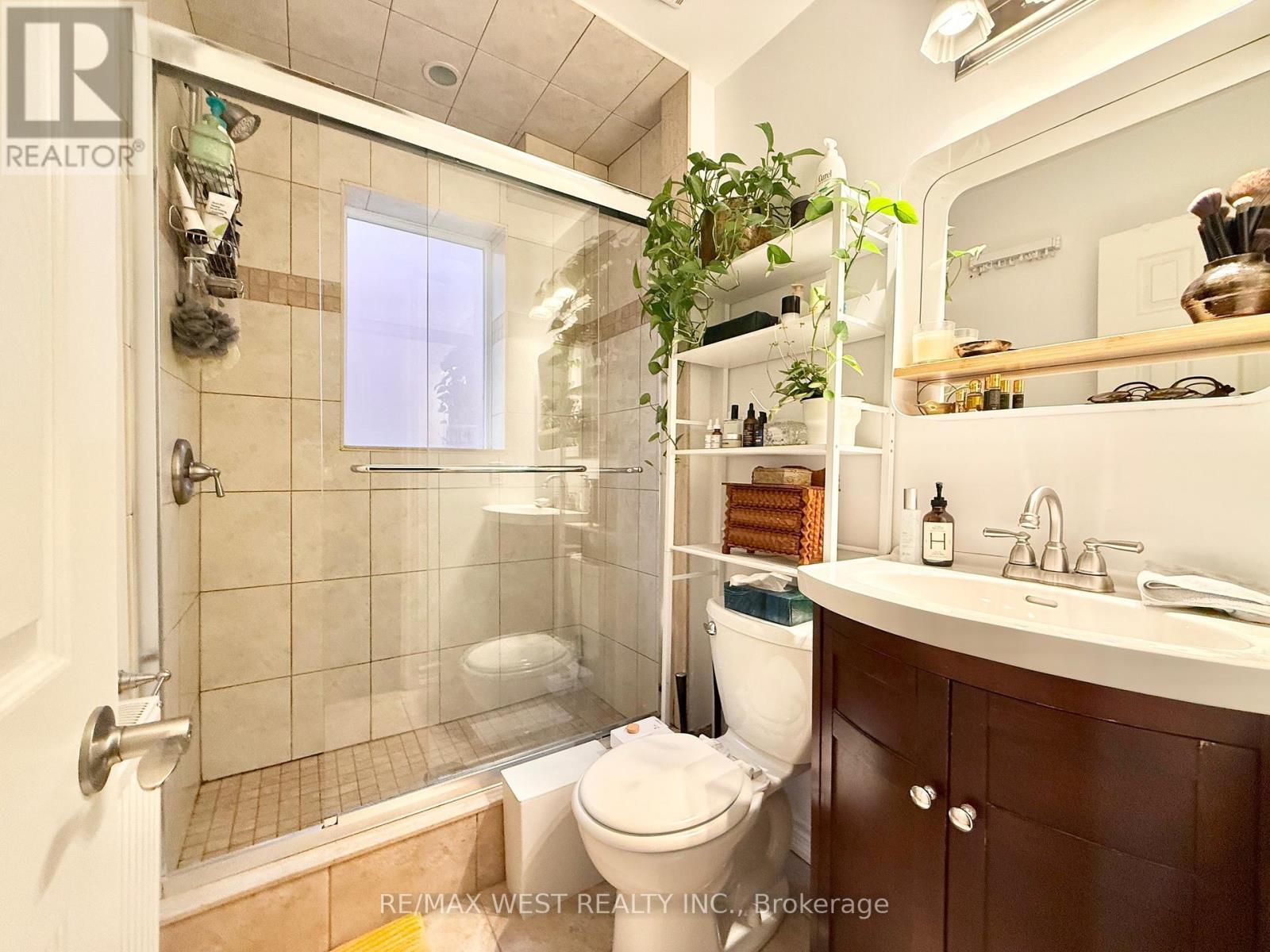 D - 132 Avenue Road, Toronto, ON