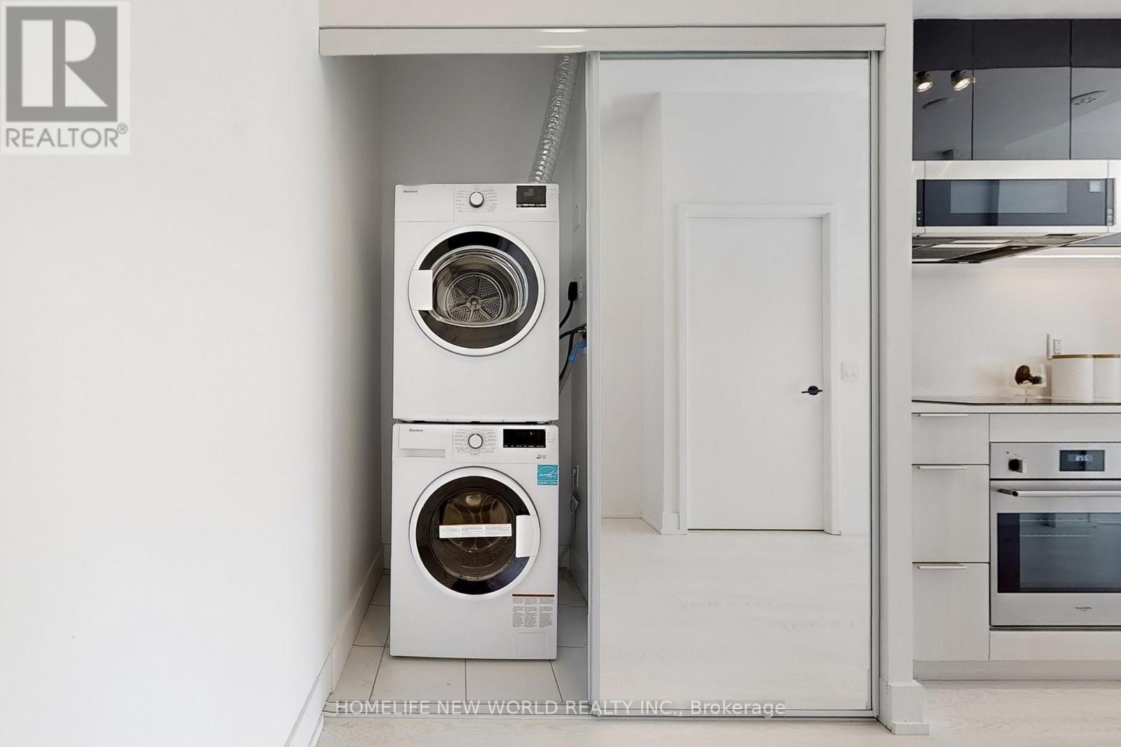 1004 - 308 Jarvis Street, Toronto, ON - Indoor Photo Showing Laundry Room