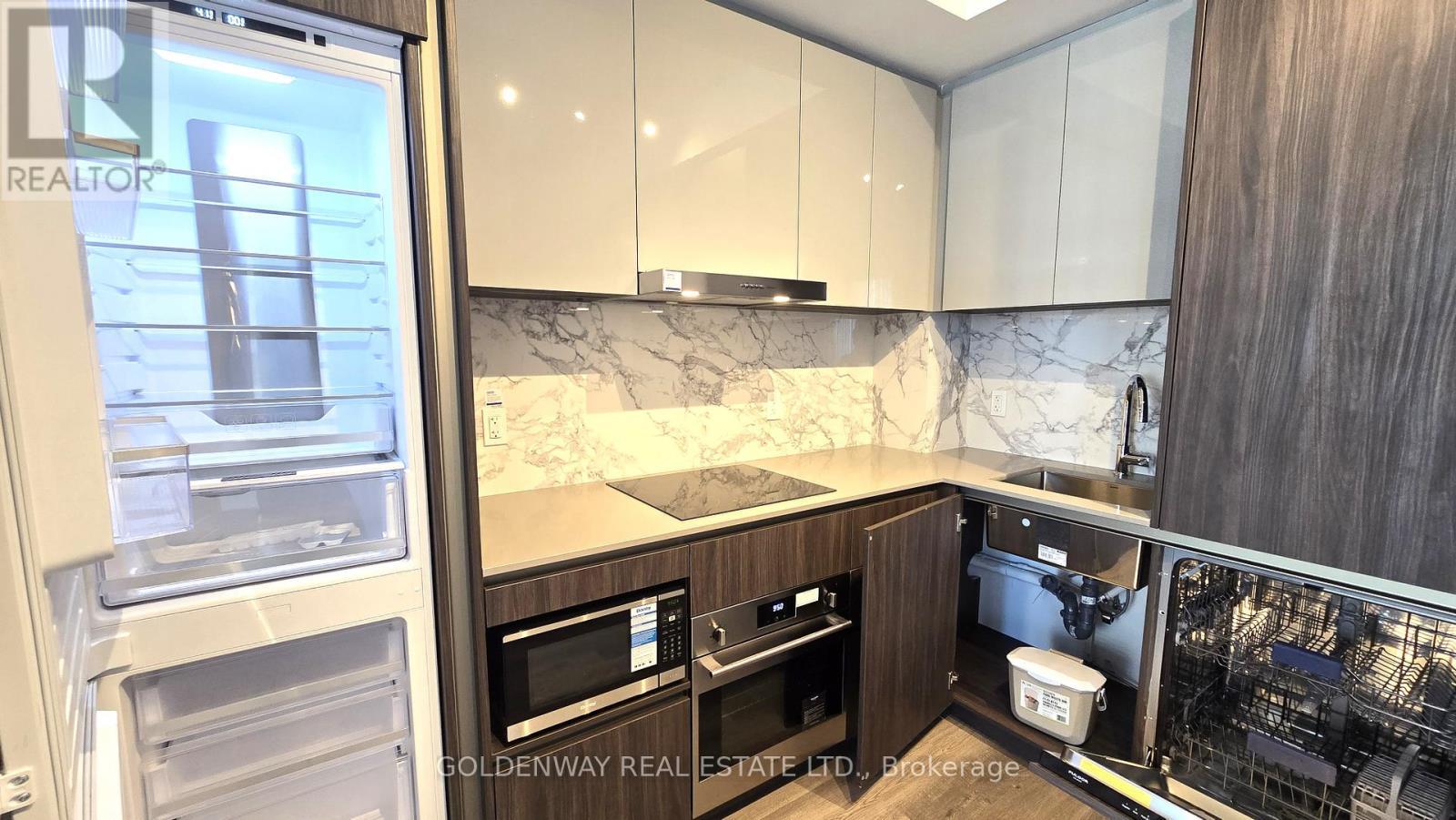 4515 - 8 Interchange Way, Vaughan, ON - Indoor Photo Showing Kitchen