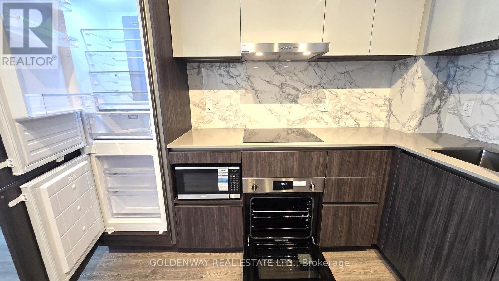 4515 - 8 Interchange Way, Vaughan, ON - Indoor Photo Showing Kitchen