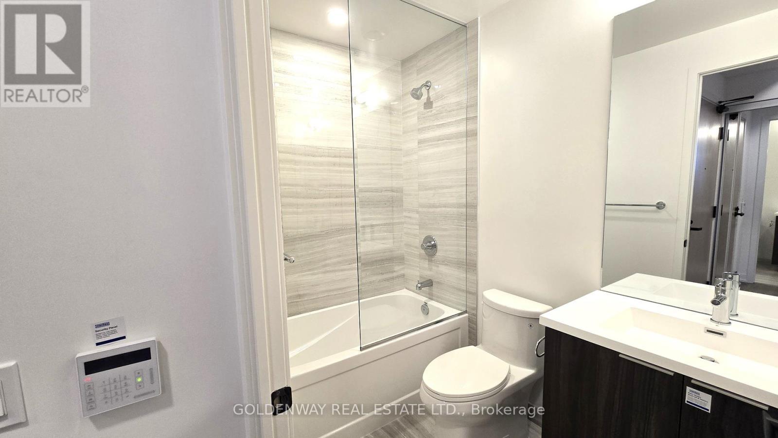 4515 - 8 Interchange Way, Vaughan, ON - Indoor Photo Showing Bathroom