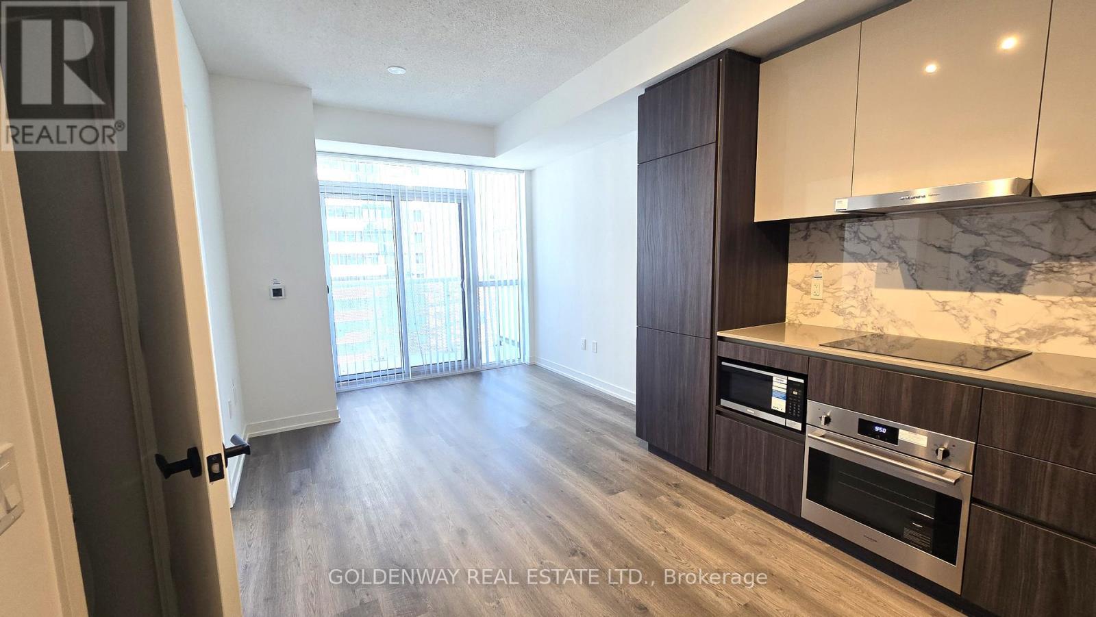 4515 - 8 Interchange Way, Vaughan, ON - Indoor Photo Showing Kitchen