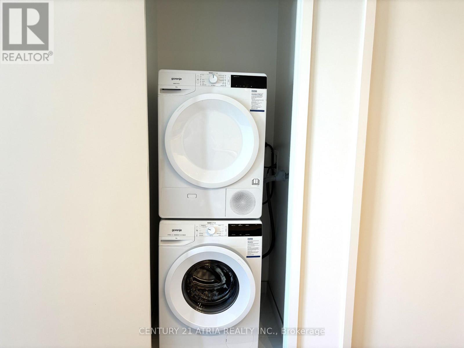 4209 - 28 Interchange Way, Vaughan, ON - Indoor Photo Showing Laundry Room