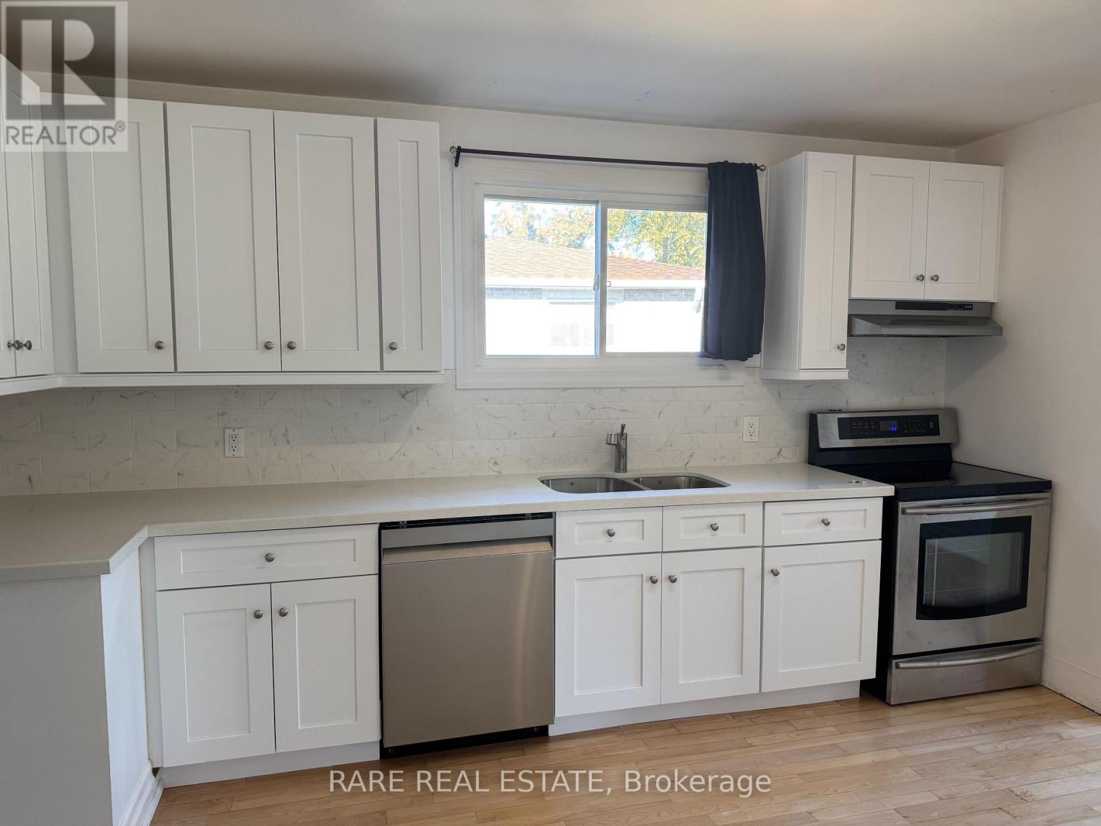 37 Ondrey Street, Bradford West Gwillimbury, ON - Indoor Photo Showing Kitchen With Double Sink