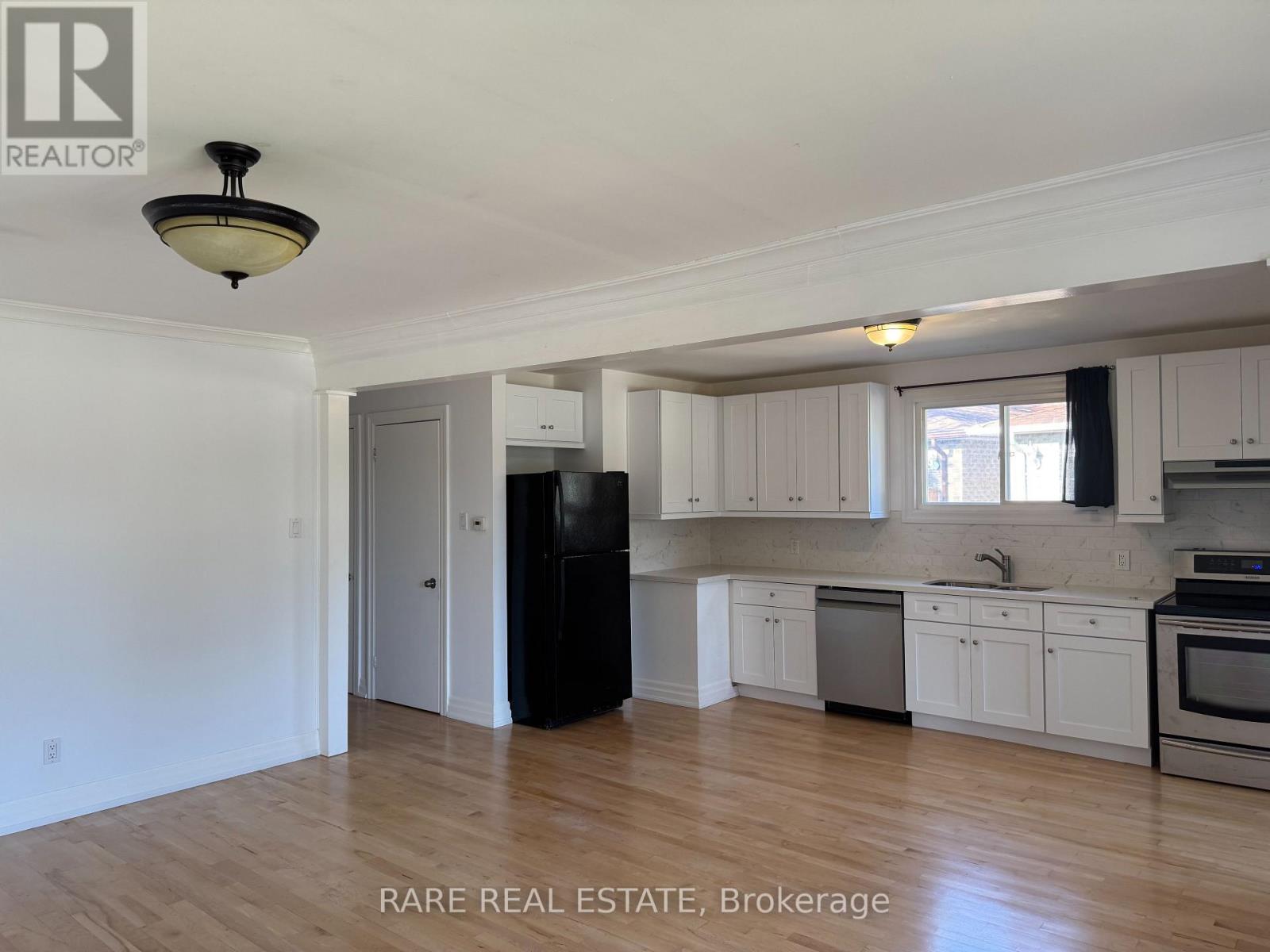 37 Ondrey Street, Bradford West Gwillimbury, ON - Indoor Photo Showing Kitchen
