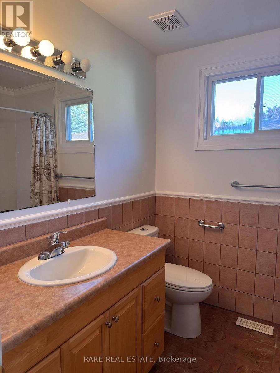 37 Ondrey Street, Bradford West Gwillimbury, ON - Indoor Photo Showing Bathroom