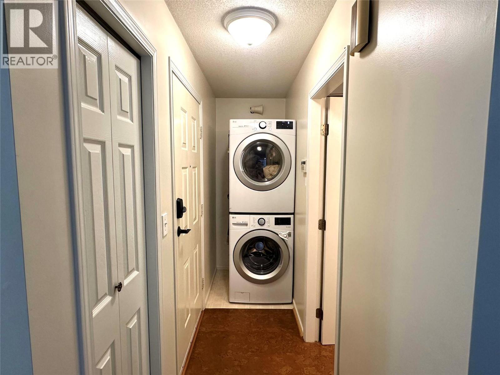 573 10Th Avenue Unit# 2, Castlegar, BC - Indoor Photo Showing Laundry Room