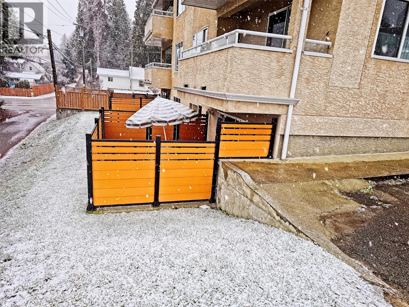 573 10Th Avenue Unit# 2, Castlegar, BC - Outdoor With Exterior