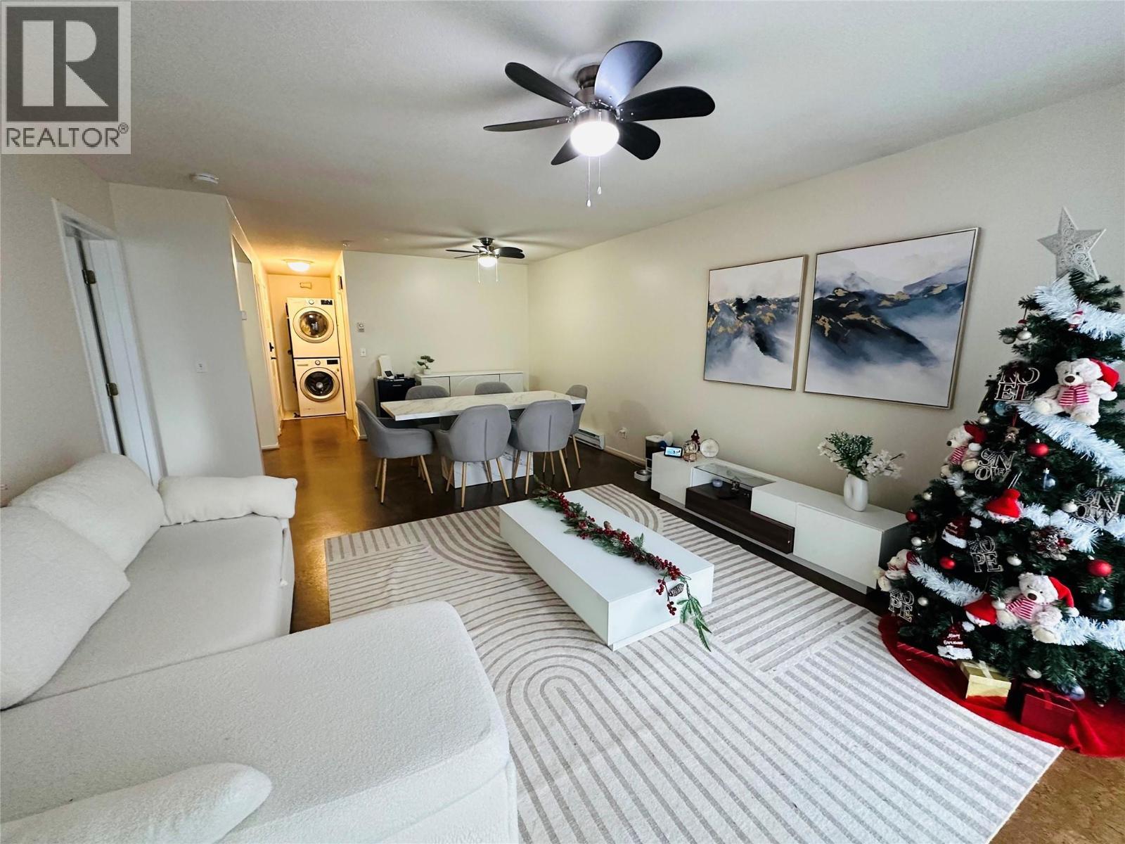 573 10Th Avenue Unit# 2, Castlegar, BC - Indoor Photo Showing Other Room