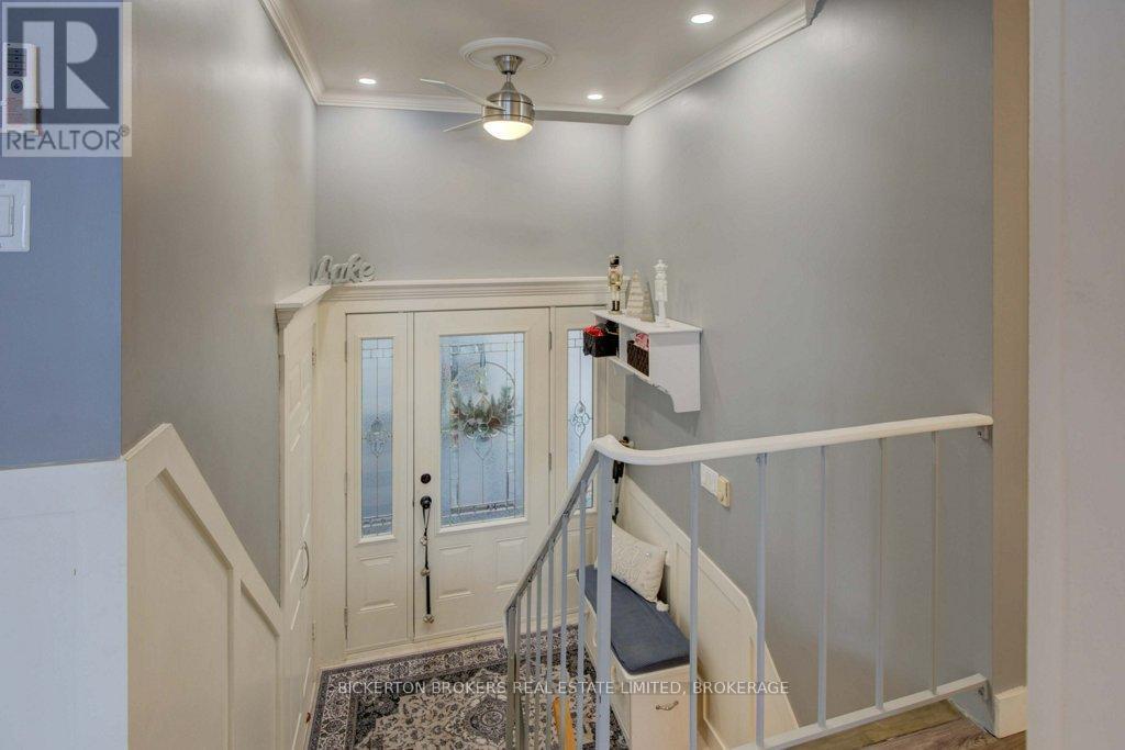 4 Lakeview Drive, Westport, ON - Indoor Photo Showing Other Room