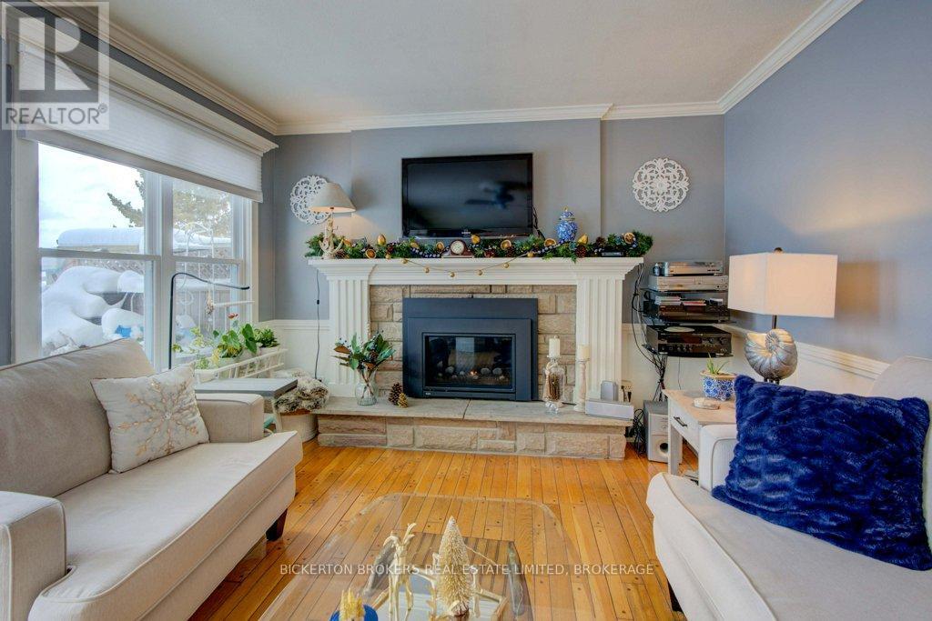 4 Lakeview Drive, Westport, ON - Indoor Photo Showing Living Room With Fireplace
