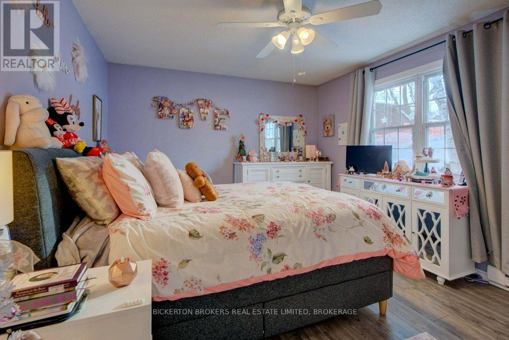 4 Lakeview Drive, Westport, ON - Indoor Photo Showing Bedroom